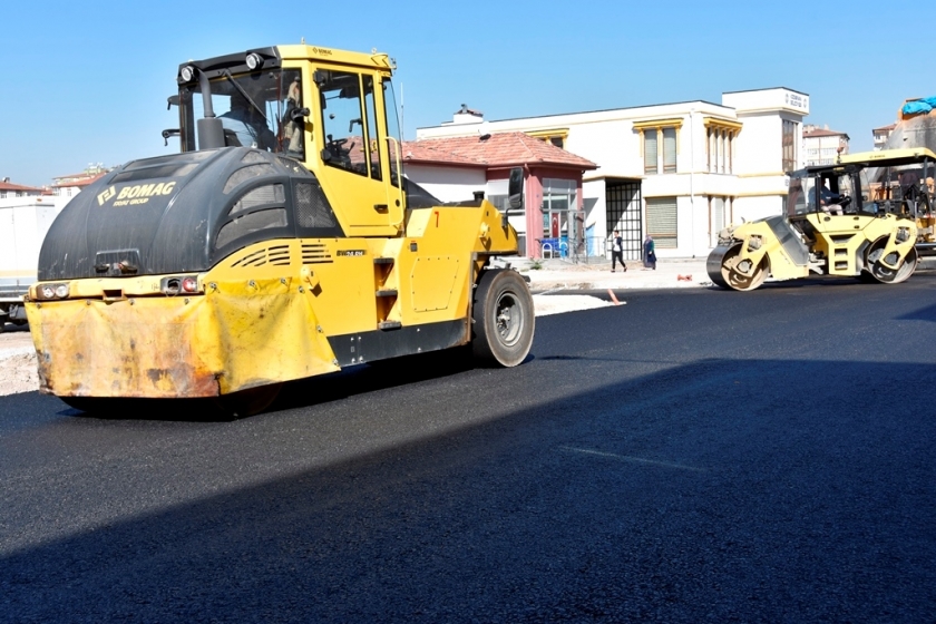 BAŞKAN ÇOLAKBAYRAKDAR ASFALT ÇALIŞMALARINI İNCELEDİ