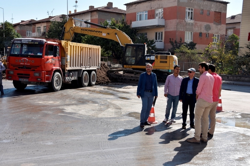 BAŞKAN ÇOLAKBAYRAKDAR ASFALT ÇALIŞMALARINI İNCELEDİ