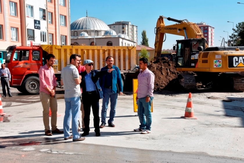 BAŞKAN ÇOLAKBAYRAKDAR ASFALT ÇALIŞMALARINI İNCELEDİ