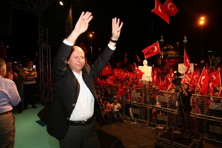 BAŞKAN ÇOLAKBAYRAKDAR: “DİRİLİŞİN ADI OLAN 15 TEMMUZ’UN RUHUNU ASLA UNUTTURMAYACAĞIZ”