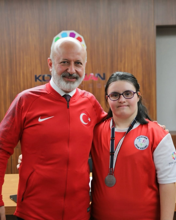 BAŞKAN ÇOLAKBAYRAKDAR: “ÖZEL SPORCULARIMIZ AZİMLERİYLE TÜRKİYE’YE KOCASİNAN İMZASINI ATTI”