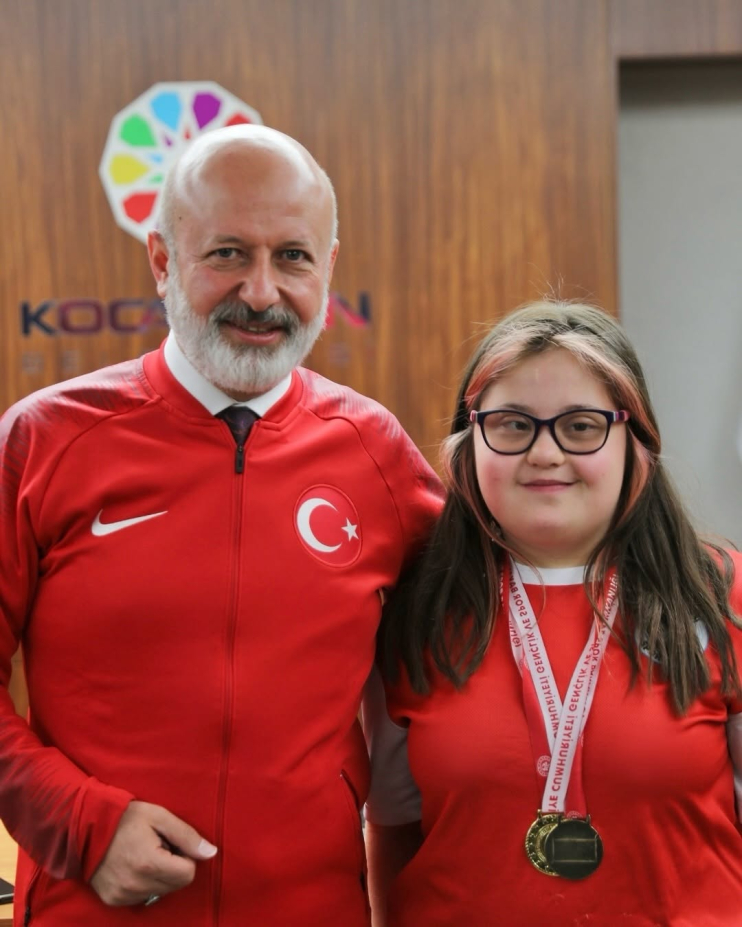 BAŞKAN ÇOLAKBAYRAKDAR: “ÖZEL SPORCULARIMIZ AZİMLERİYLE TÜRKİYE’YE KOCASİNAN İMZASINI ATTI”