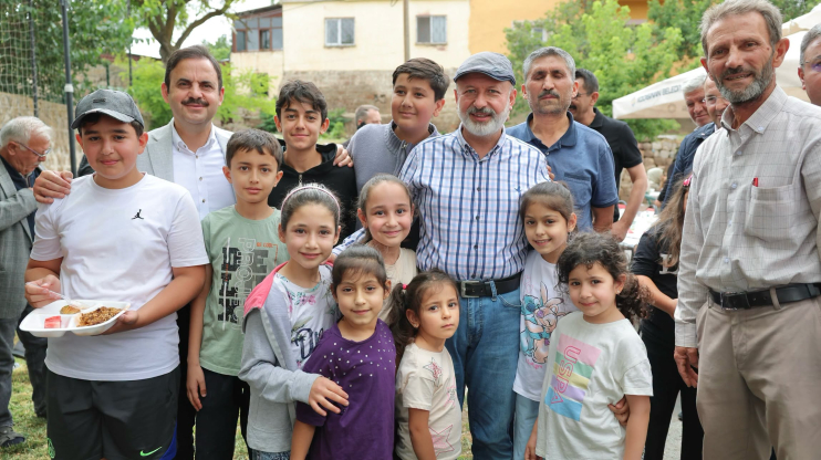 BAŞKAN ÇOLAKBAYRAKDAR: “GELENEKLERİMİZİ YAŞATIYOR, GÖNÜL KÖPRÜLERİ KURUYORUZ”