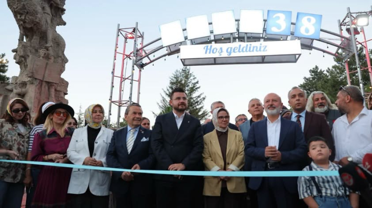 NOSTALJİNİN KALBİ FUAR38, YÜZ BİNLERCE VATANDAŞIN KATILIMIYLA AÇILDI