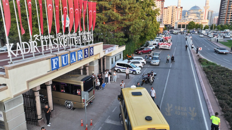 NOSTALJİNİN KALBİ FUAR38, YÜZ BİNLERCE VATANDAŞIN KATILIMIYLA AÇILDI