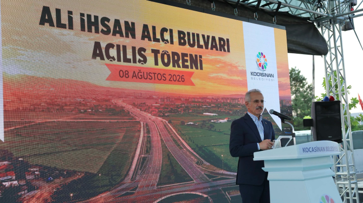 BAKAN URALOĞLU’NDAN BAŞKAN ÇOLAKBAYRAKDAR’A ÖVGÜ: “MAŞALLAH KARAYOLLARI GİBİ YOL YAPIYORSUNUZ”