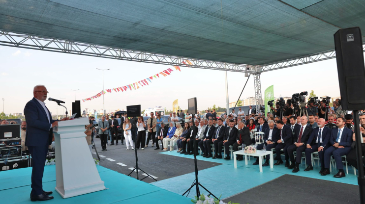BAKAN URALOĞLU’NDAN BAŞKAN ÇOLAKBAYRAKDAR’A ÖVGÜ: “MAŞALLAH KARAYOLLARI GİBİ YOL YAPIYORSUNUZ”