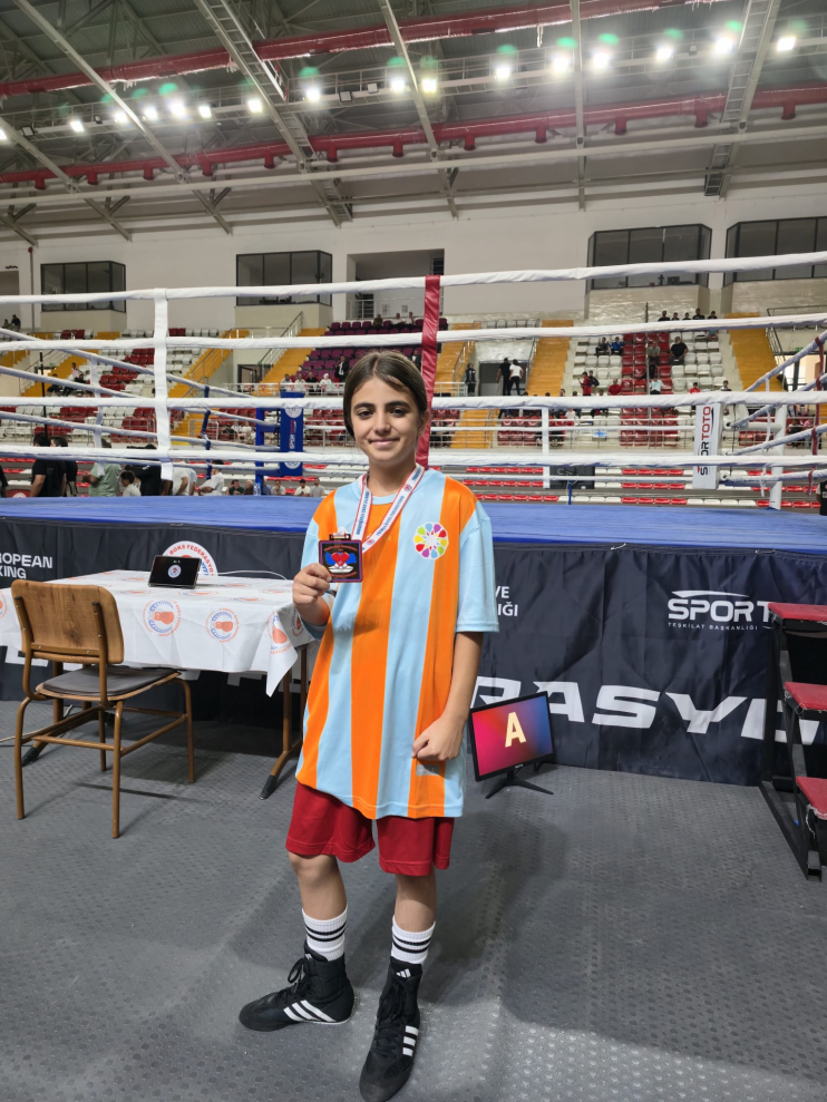KOCASİNAN’DAN TÜRK BOKSUNA YENİ BİR ŞAMPİYON