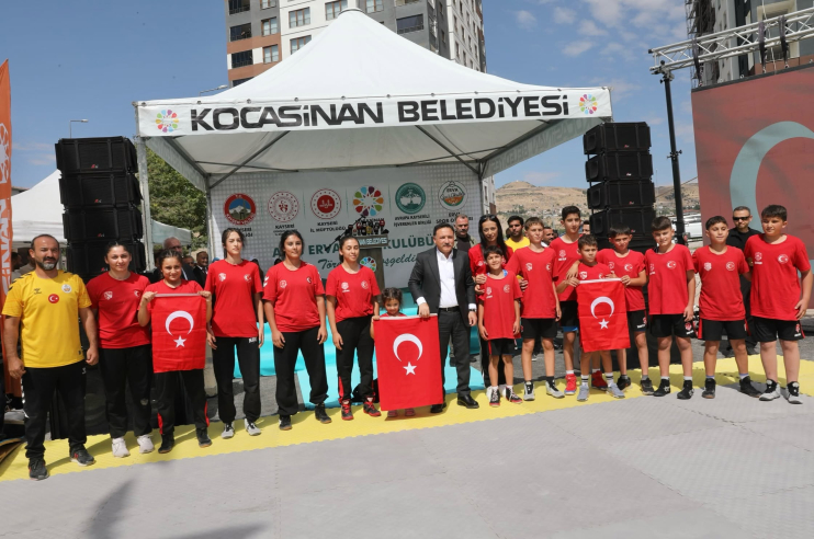 BAŞKAN ÇOLAKBAYRAKDAR: “GENÇLERİMİZ, BÜYÜK VE GÜÇLÜ TÜRKİYE’NİN YAPI TAŞIDIR”
