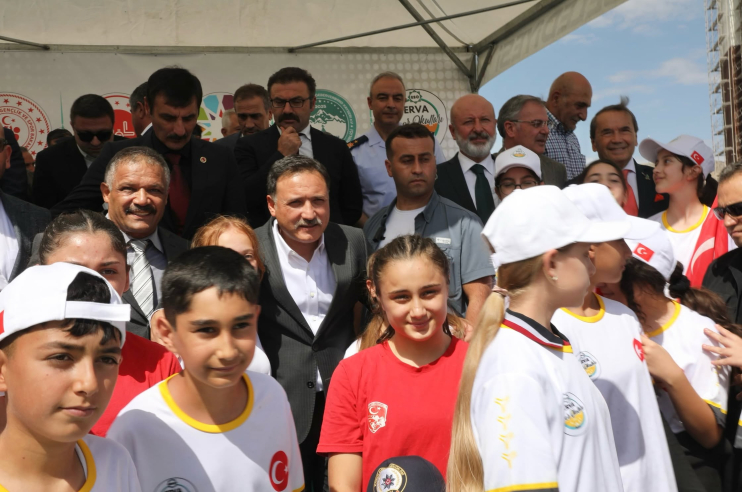 BAŞKAN ÇOLAKBAYRAKDAR: “GENÇLERİMİZ, BÜYÜK VE GÜÇLÜ TÜRKİYE’NİN YAPI TAŞIDIR”