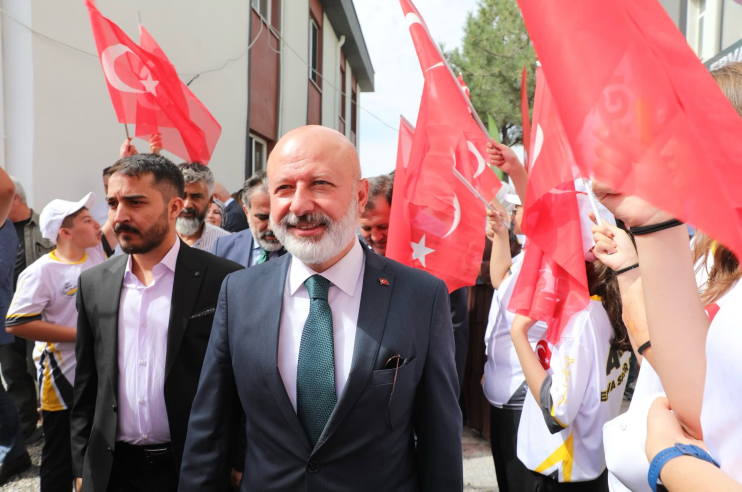 BAŞKAN ÇOLAKBAYRAKDAR: “GENÇLERİMİZ, BÜYÜK VE GÜÇLÜ TÜRKİYE’NİN YAPI TAŞIDIR”
