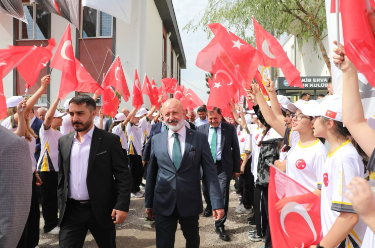 BAŞKAN ÇOLAKBAYRAKDAR: “GENÇLERİMİZ, BÜYÜK VE GÜÇLÜ TÜRKİYE’NİN YAPI TAŞIDIR”
