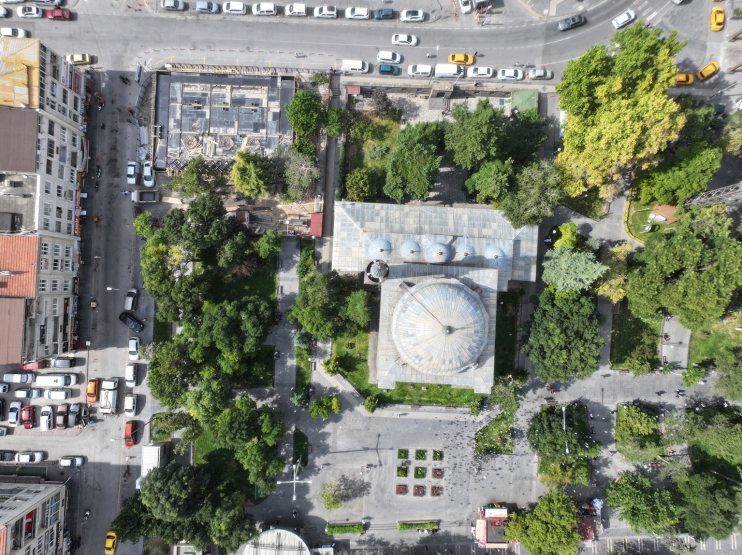 BAŞKAN ÇOLAKBAYRAKDAR: “KURŞUNLU CAMİ’YE TARİHİ DOKUSUNA YAKIŞAN MODERN BİR DOKUNUŞ KAZANDIRIYORUZ”