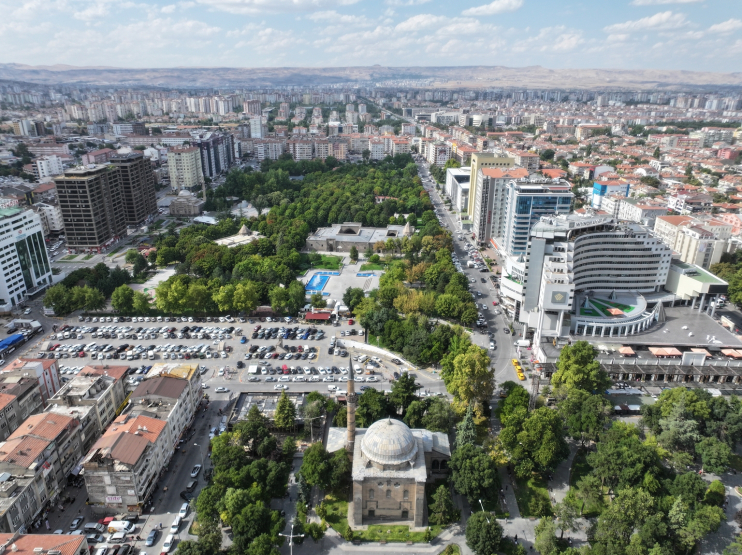 BAŞKAN ÇOLAKBAYRAKDAR: “KURŞUNLU CAMİ’YE TARİHİ DOKUSUNA YAKIŞAN MODERN BİR DOKUNUŞ KAZANDIRIYORUZ”