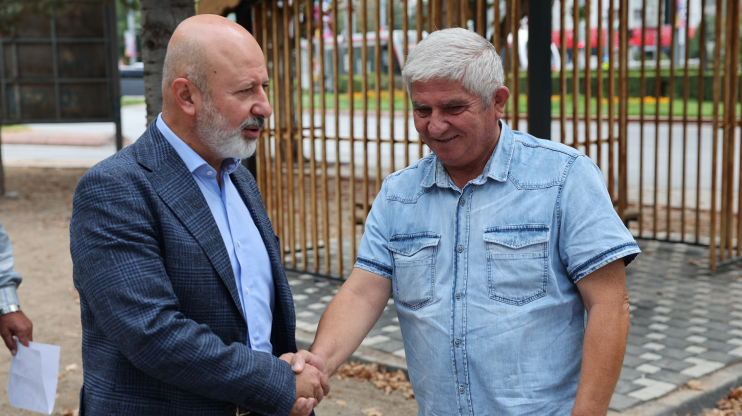 BAŞKAN ÇOLAKBAYRAKDAR: “YILLARIN PARKLARINI YENİLİYOR, MAHALLELERİMİZE NEFES KAZANDIRIYORUZ”