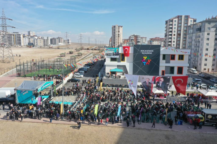 BAŞKAN ÇOLAKBAYRAKDAR: “TESİSLERİMİZLE HEMŞEHRİLERİMİZİN HAYATINA VE KOCASİNAN’A DEĞER KATIYORUZ”