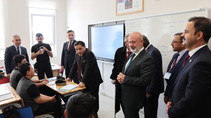 BAŞKAN ÇOLAKBAYRAKDAR: “KAYSERİ’MİZİN GELECEĞİ İÇİN YÜKSEK STANDARTLARDA OKULLAR YAPIYORUZ”