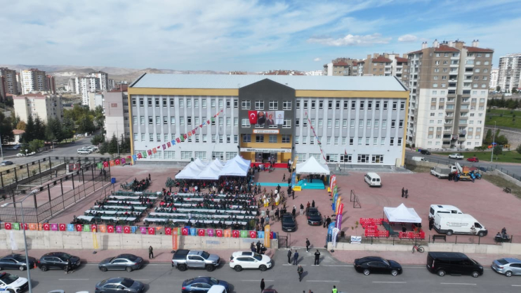 BAŞKAN ÇOLAKBAYRAKDAR: “KAYSERİ’MİZİN GELECEĞİ İÇİN YÜKSEK STANDARTLARDA OKULLAR YAPIYORUZ”