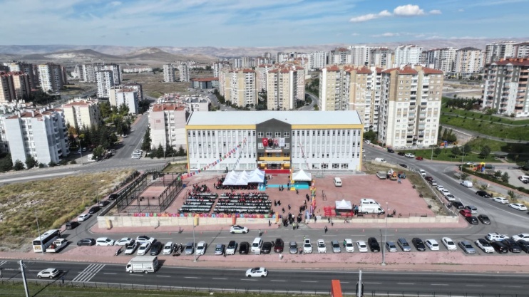 BAŞKAN ÇOLAKBAYRAKDAR: “KAYSERİ’MİZİN GELECEĞİ İÇİN YÜKSEK STANDARTLARDA OKULLAR YAPIYORUZ”