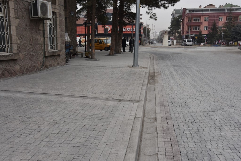 KOCASİNAN BELEDİYESİ YENİ MAHALLE MEYDANINI YENİLEDİ