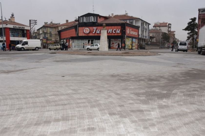 KOCASİNAN BELEDİYESİ YENİ MAHALLE MEYDANINI YENİLEDİ