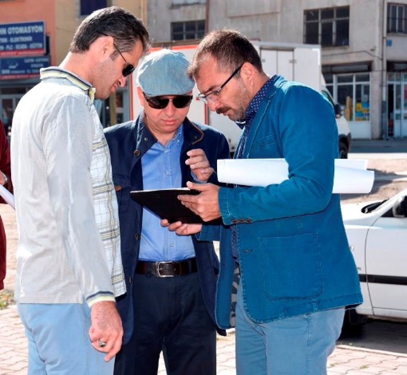 SERÇEÖNÜ MAHALLESİ’NDE YAYA VE ARAÇ YOLU YENİLENDİ