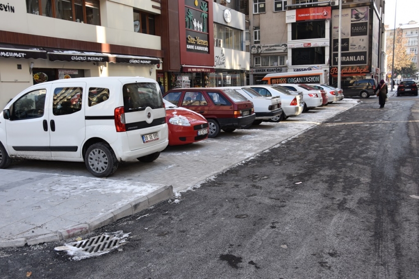 SERÇEÖNÜ MAHALLESİ’NDE YAYA VE ARAÇ YOLU YENİLENDİ