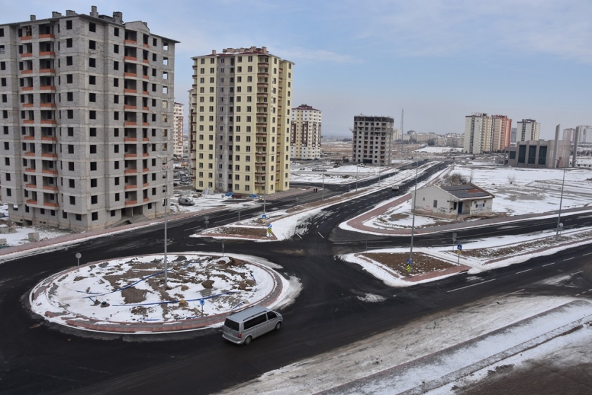 BEYAZŞEHİR MAHALLESİ’NDE YENİ YOLLAR HİZMETE GİRDİ