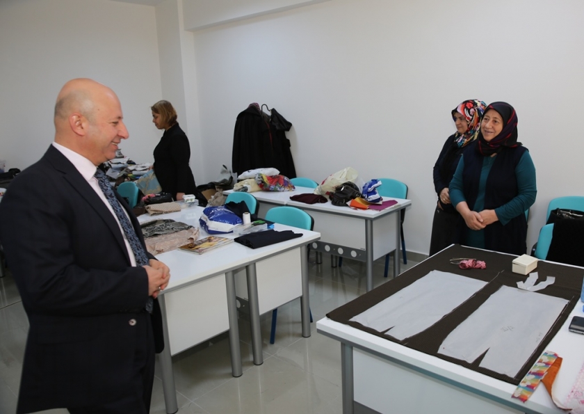 BAŞKAN ÇOLAKBAYRAKDAR, HANIMLARA ÖZEL TESİSİ EŞİYLE BİRLİKTE İNCELEDİ