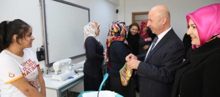KOCASİNAN’DA BİLGİSAYAR KULLANIMI DERSİNE BAŞVURULAR BAŞLADI