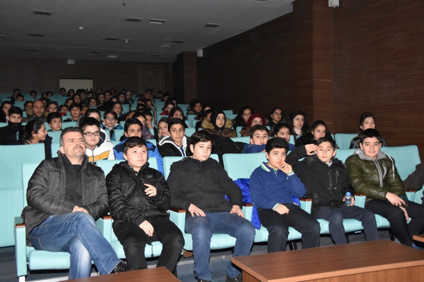 KOCASİNAN BELEDİYESİ, ÖĞRENCİLERDE ‘VATAN SEVGİSİNİ’ PEKİŞTİRİYOR