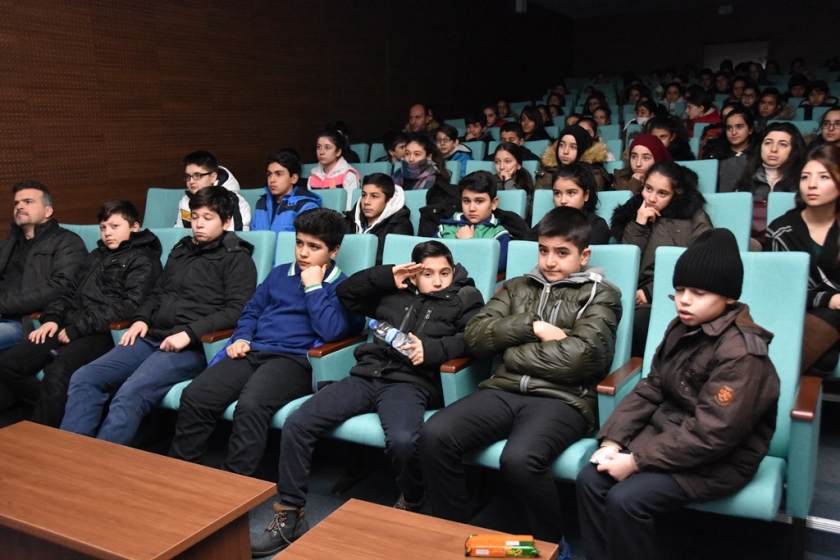KOCASİNAN BELEDİYESİ, ÖĞRENCİLERDE ‘VATAN SEVGİSİNİ’ PEKİŞTİRİYOR