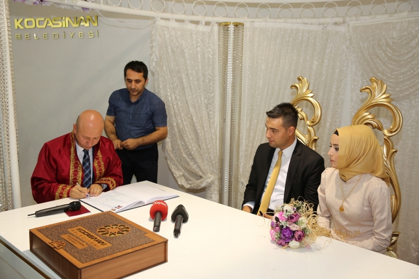 KOCASİNAN’DA 3 BİN ÇİFT MUTLU YUVALARIN TEMELİNİ ATTI