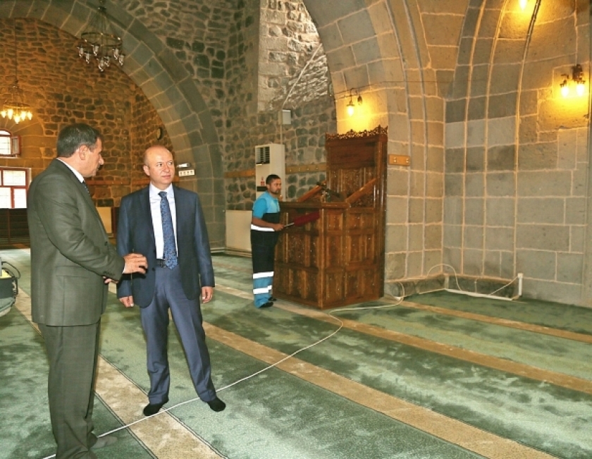 KOCASİNAN’DA CAMİLER GÜL KOKUYOR