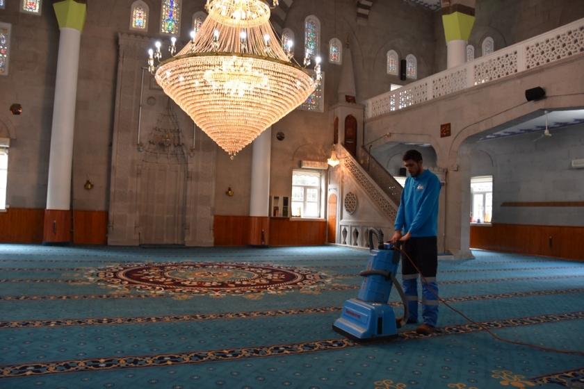 KOCASİNAN’DA CAMİLER GÜL KOKUYOR