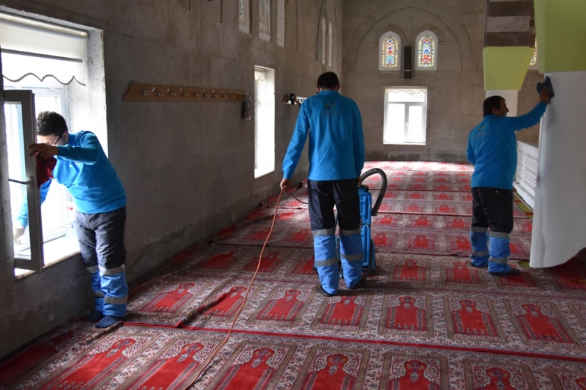 KOCASİNAN’DA CAMİLER GÜL KOKUYOR