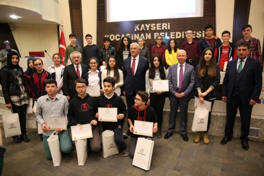 BAŞKAN ÇOLAKBAYRAKDAR, BAŞARILI ÖĞRENCİLERİ ÖDÜLENDİRDİ