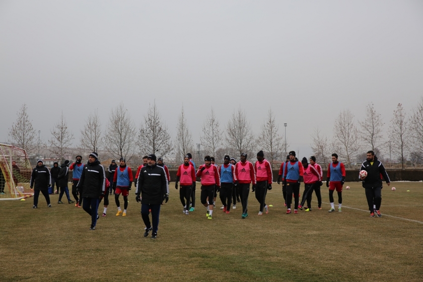 BAŞKAN ÇOLAKBAYRAKDAR’DAN KAYSERİSPOR’A MORAL ZİYARETİ