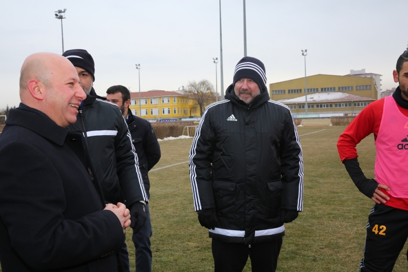 BAŞKAN ÇOLAKBAYRAKDAR’DAN KAYSERİSPOR’A MORAL ZİYARETİ