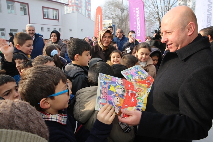 BAŞKAN ÇOLAKBAYRAKDAR KOCASİNANLI ÖĞRENCİLERLE  BİR ARADA